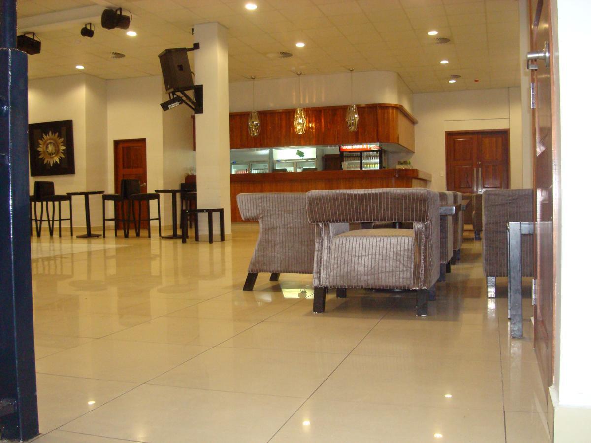 Paddy'S Hotel & Apartments Порт-Морсби Экстерьер фото